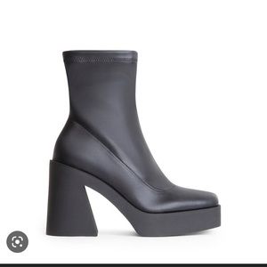 NWOT Steve Madden Platform Boots